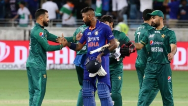 অনড় থাকতে পারবে পাকিস্তান?